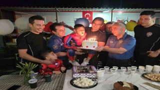 Polis ekipleri, DMD kas hastası çocuğa doğum günü sürprizi yaparak yürekleri ısıttı