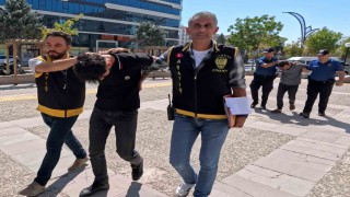 Polise sandalye ve bıçaklı saldırıda serbest kalan baba-oğul tutuklandı