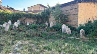 Prizrende Suzi Çelebi türbesi ihya edilmeyi bekliyor