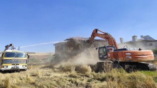 Pursaklarda metruk yapılar temizleniyor