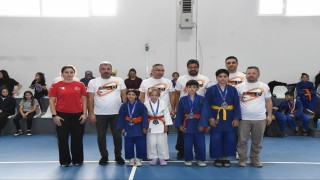 Pursakların spor salonlarında yarınların şampiyonları yetişiyor