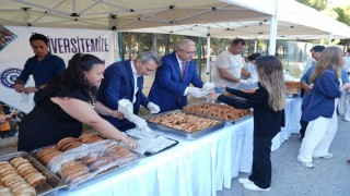 Rektör Prof. Dr. Budaktan öğrencilere boyozlu karşılama