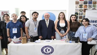 Rektör Savaş yeni öğrencilerle buluştu, üniversitenin sunduğu imkânları anlattı