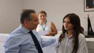 Rektör Yılmaz, öğrencilerin kayıt heyecanını paylaştı