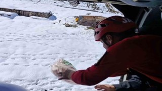 Rizede helikopterlerin yaylalara erzak ve hayvan yemi seferleri devam ediyor