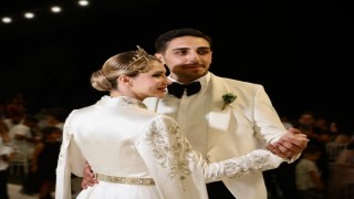 Rumen şarkıcı Otilia Bruma, Yalovada düğün yaptı