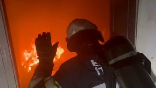 Sabah namazına kalkan aile, evlerinin yandığını gördü