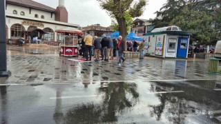 Sağanak altında cuma namazı