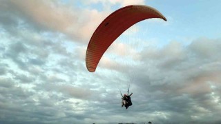 Sakaryada yamaç paraşütü pilotları gökyüzüyle tanışıyor