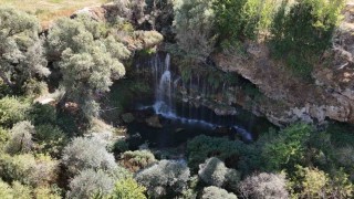 Saklı cennet olarak biliniyor, sesi ve görüntüsüyle mest ediyor