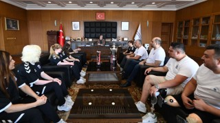 Şampiyon Voleybolcular Başkan Görgel’i Ziyaret Etti