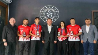 Şampiyonlardan Kabakcıya ziyaret