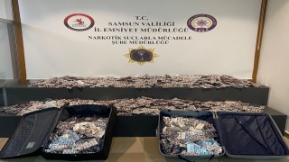 Samsun polisi otogardaki valizlerden 55 bin 860 uyuşturucu hap ele geçirdi