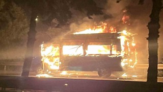 Samsunda minibüs alev alev yandı