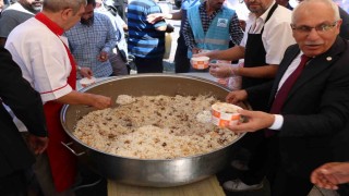 Şanlıurfada 3 bin kişiye etli pilav dağıtıldı