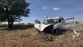 Şarampole düşen araçtakiler kazayı hafif atlattı