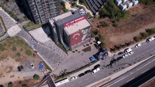 Sarıyerdeki CHP binası önünde bekleyiş sürüyor