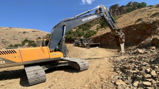 Şemdinlide iki mezraya yeni yol yapılıyor