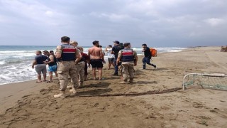 Serinlemek için denize giren 2 kardeşten biri öldü, diğeri yaşam mücadelesi veriyor