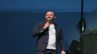 Sevilen sanatçı Çakaldan Enerji İncirde yanıtı