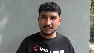 Seyir halindeki mikser, dönüş esnasında yolu betonla kapladı