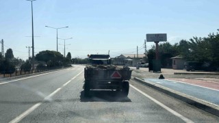 Seyir halindeki traktörün römork lastikleri korkuttu