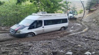 Şiddetli yağış nedeniyle kapanan yollar açıldı