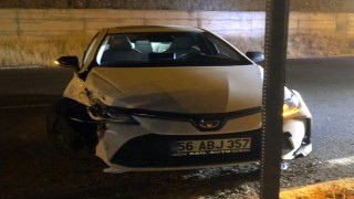 Siirtte kontrolden çıkan araç elektrik direğine çarptı