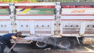 Siirtte seyir halindeki kamyonet alev aldı