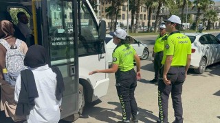 Şikayetini dile getiren sürücü ile trafik polisleri arasında gerginlik