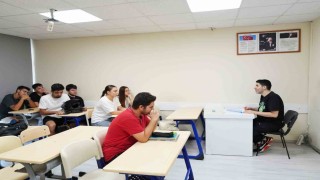 Sınavlara ücretsiz kurslarla hazırlanıyorlar