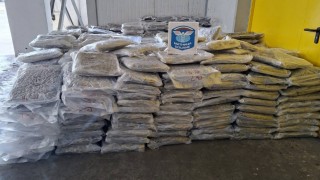 Sınır kapısında 739 kilo esrar ele geçirildi