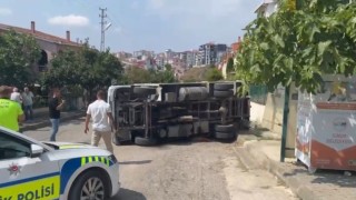 Sinopta belediyeye ait kamyonet devrildi: 1 yaralı