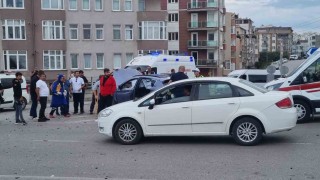 Sinopta iki otomobil çarpıştı: 2 yaralı