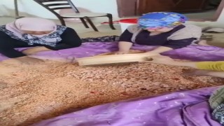 Sinopta kadınlar imece usulü tarhana yapımına başladı