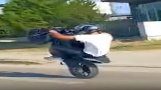 Sinopta motosiklet sürücüsünün tehlikeli yolculuğu