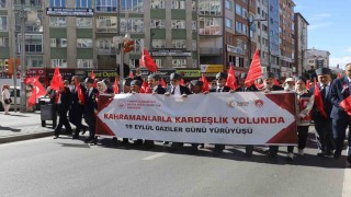 Sivasta Gaziler kol kola yürüdü