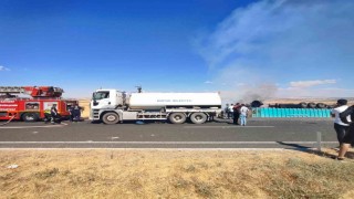 Şoför yan yatıp yanan tırdan atlayarak kurtuldu