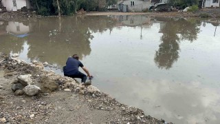 Son 65 yılın en kurak döneminin yaşandığı Hatayda sağanak yağış yolları göle çevirdi