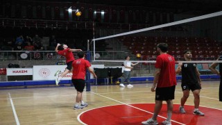 Spor akademisi erkek voleybol takımı hazırlıklarını sürdürüyor