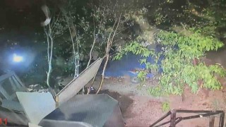 Su deposunu tamir ettiği esnada ölümden saniyelerle kurtulduğu anlar kamerada