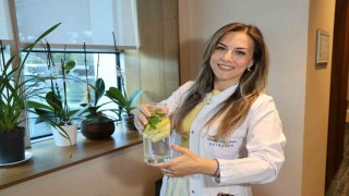 Su ihtiyacını asitli içeceklerden karşılamak sindirim sorunlarına yol açıyor