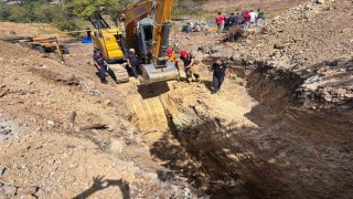 Su kuyusu açmaya çalışan 2 çiftçi toprak altında kaldı