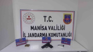 Şüphe üzerine üstü aranan şahıstan tabanca ve mermi çıktı