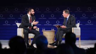 Suriye Devlet Başkanı eş-Şara eski CIA Başkanı Petraeus ile bir araya geldi