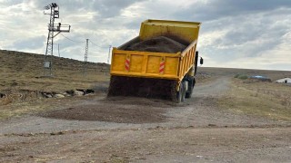 Susuzda köy yollarının yapımı sürüyor