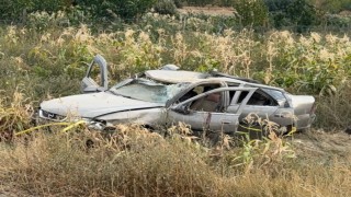 Takla atan otomobilde 2 kişi yaralandı