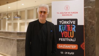 Tamer Karadağlı, Gaziantep Şehir Tiyatrosu’nun “Gazel” Provasını Ziyaret Etti