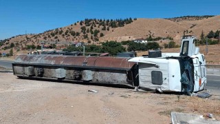 Tanker devrildi, yaralı sürücüye ilk müdahaleyi vatandaşlar yaptı