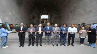 Tarihi Çifte Minareli Medresede resim sergisi